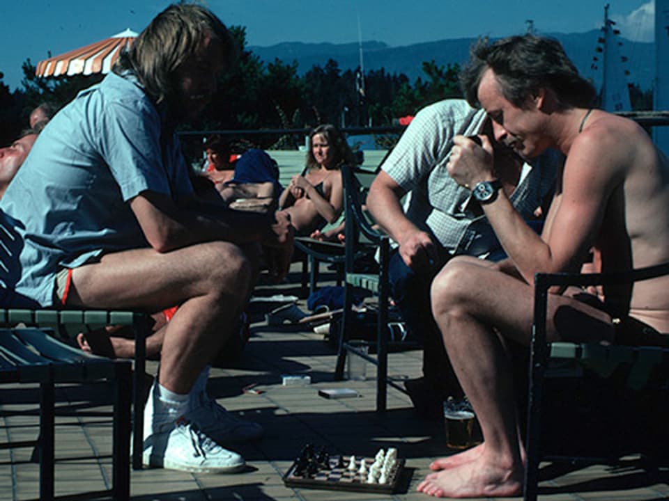 Björn und Benny spielen Schach
