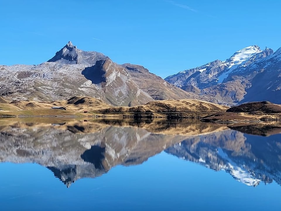 Melchsee-Frutt/OW Gespiegeltes Bergpanorama