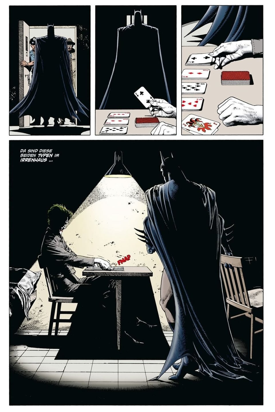 Seite aus einem Comicbuch: Eine Gestalt in schwarzem Umhang betritt einen Raum, in dem ein andere Person Karten spielt.