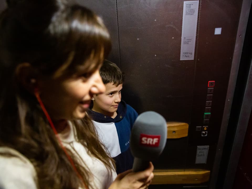 Geheimgang zu den Zimmern Andris und Dania im Warenlift.