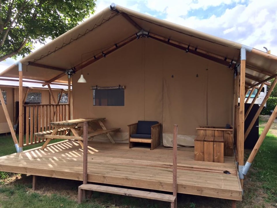 Camping 2.0 – Zelt mit Wlan und Lattenrost - Treffpunkt - SRF