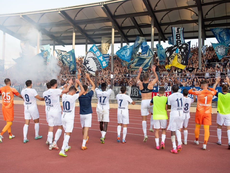 Die FCZ-Spieler feiern den 3:0-Sieg gegen Stade-Lausanne-Ouchy.