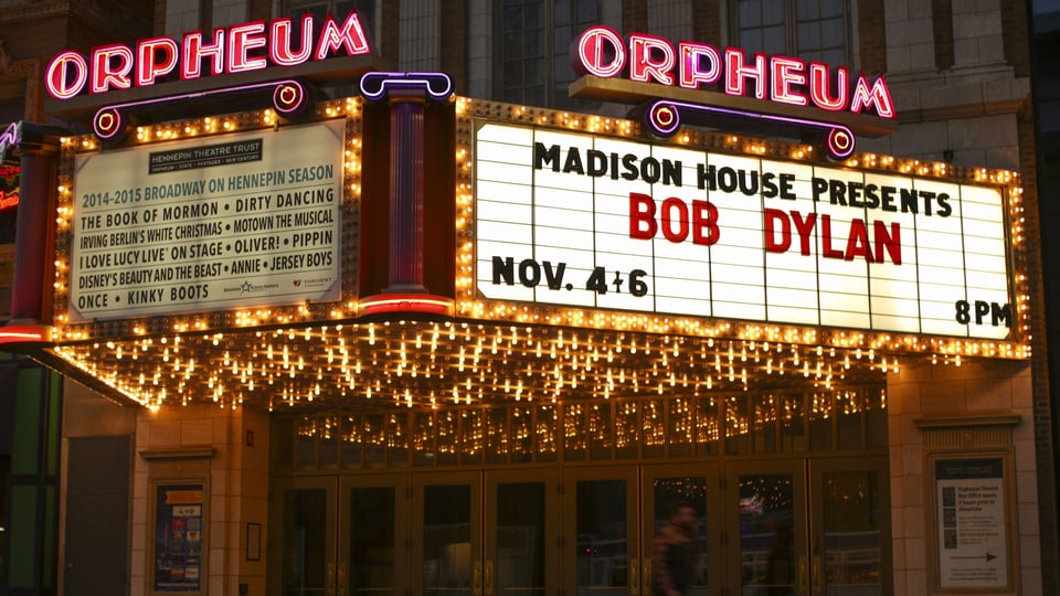 Leuchtschrift kündigt Bob-Dylan-Konzert an.