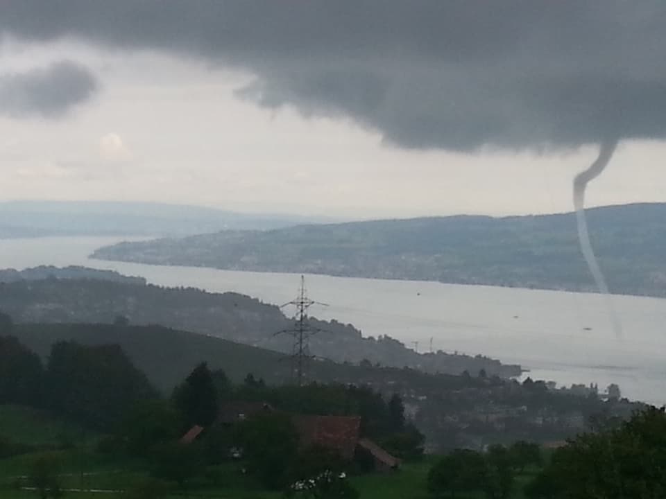 Wasserhose am Zürichsee.