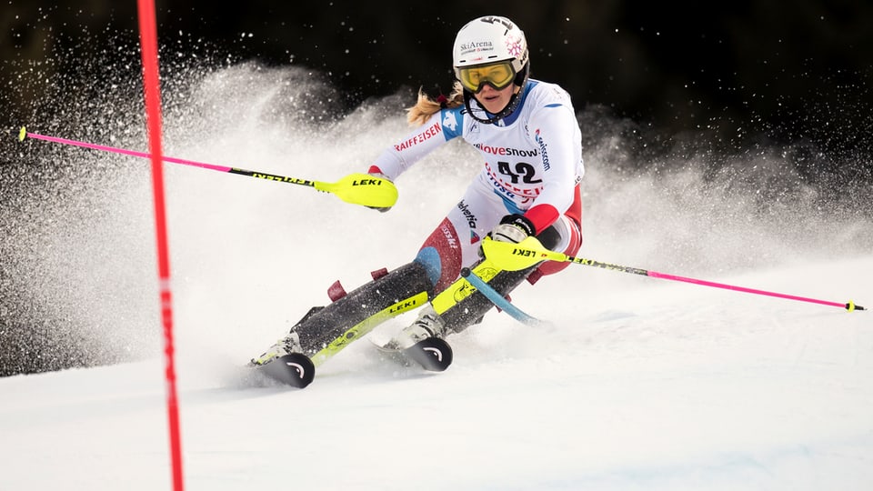 Die Urner Skirennfahrerin Aline Danioth beim Slalom-Weltcup in der Lenzerheide.