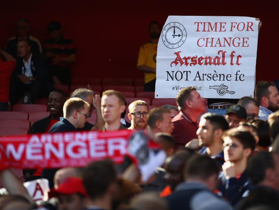 Arsenal beendete die Premier League zum ersten Mal seit 21 Jahren nicht unter den Top 4. Als Fünftplatzierte werden die «Gunners» in der kommenden Saison anstatt die Champions-League- die Europa-League-Hymne hören müssen. Ob Trainer Arsene Wenger dann noch an der Seitenlinie steht, ist noch offen. 