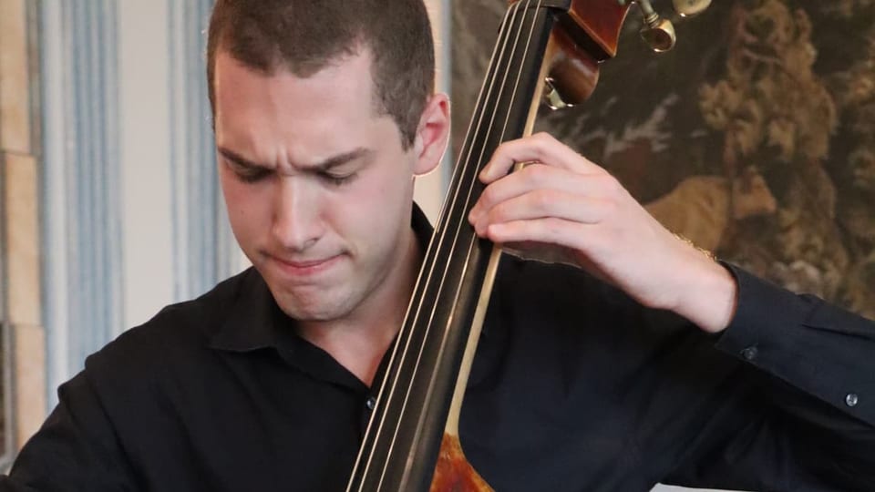 Der belarussische Kontrabassist Aleksei Charkov.