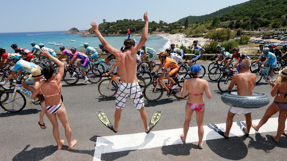 DATE IMPORTED: June 29, 2013 Fans dressed in costumes cheer on the pack of riders as it cycles during the 213 km first stage of the centenary Tour de France cycling race from Porto-Vecchio to Bastia, on the French Mediterranean island of Corsica June 29, 2013. 