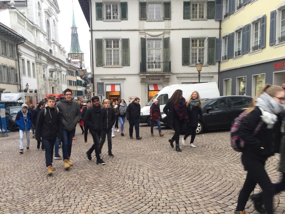 Teenager in der Altstadt von Solothurn.