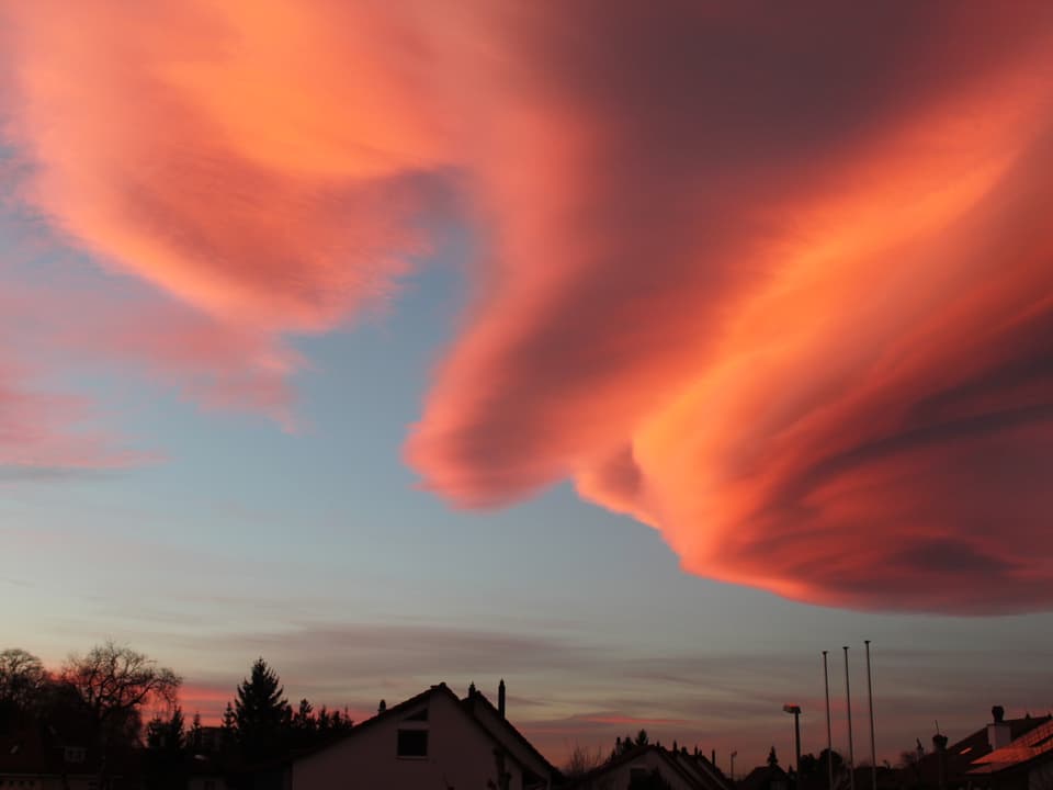 Die Ufo-Wolke von Muttenz aus gesehen.