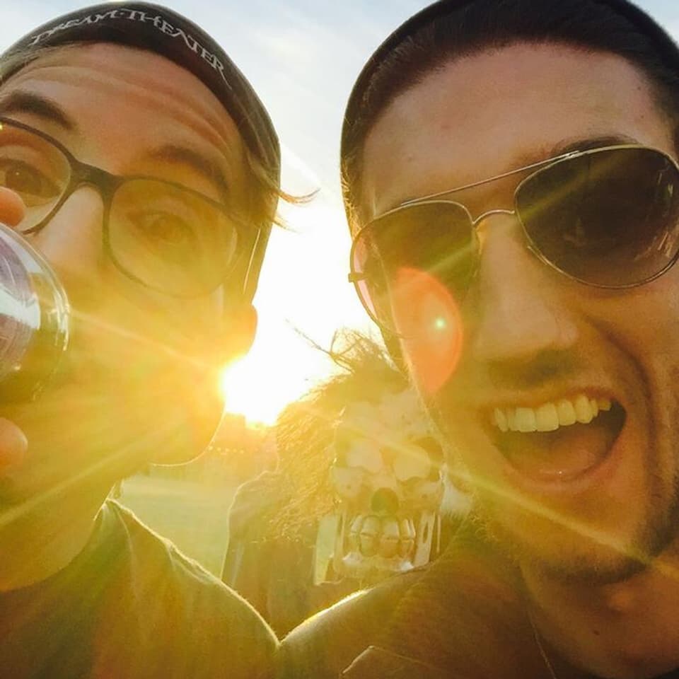 SRF 3 Hörer Dani Britt mit seinen engsten Freunden am Downloadfestival 2015 in Donington Park (England). «Kein Filter. Alles echt - und im Hintergrund sogar eine 'Person'.»