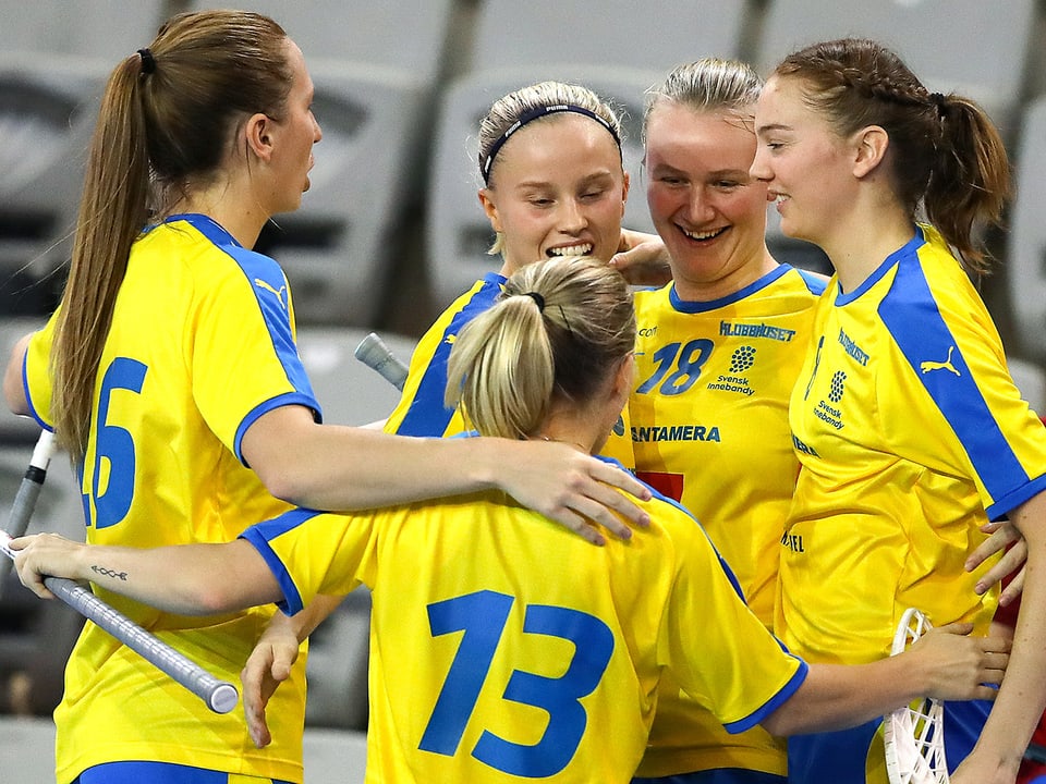 Schwedische Spielerinnen beim Torjubel