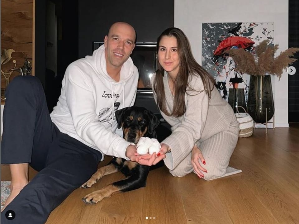Bencic with her boyfriend and their dog.