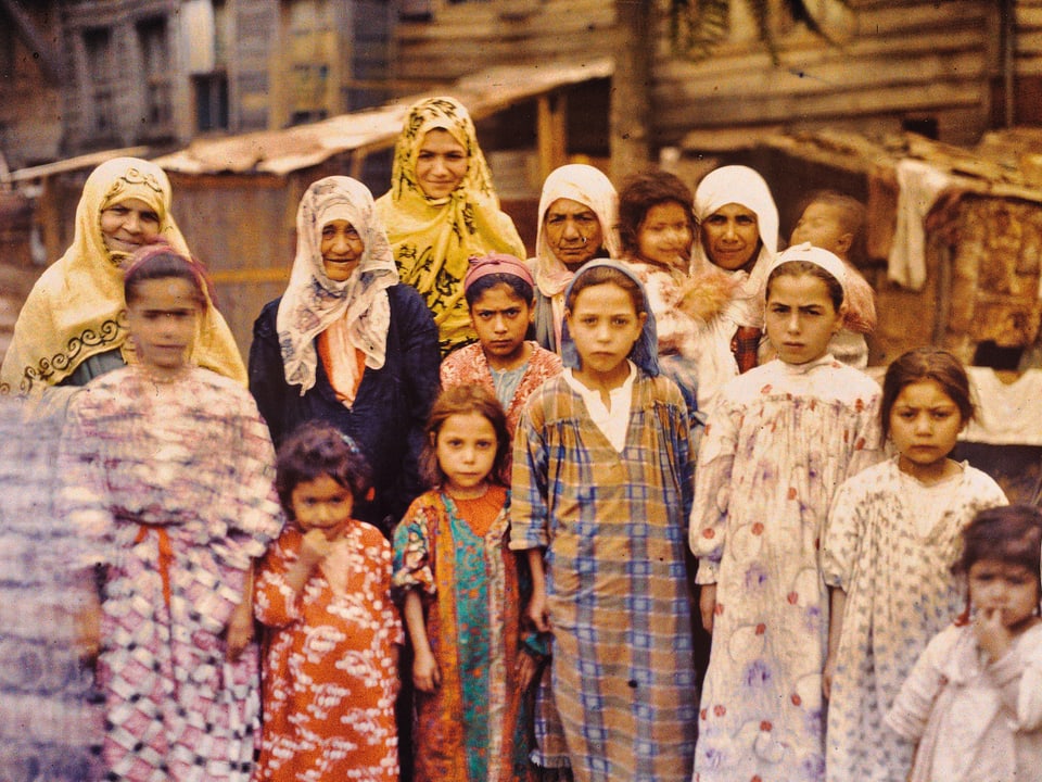Gruppe armenischer Frauen und Mädchen