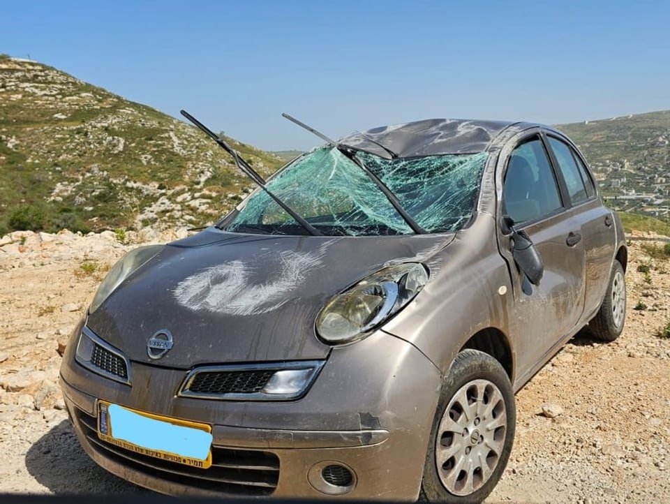 Auto mit beschädigter Windschutzscheibe