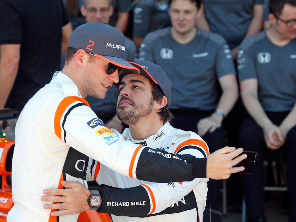 Stoffel Vandoorne (l) und Fernando Alonso