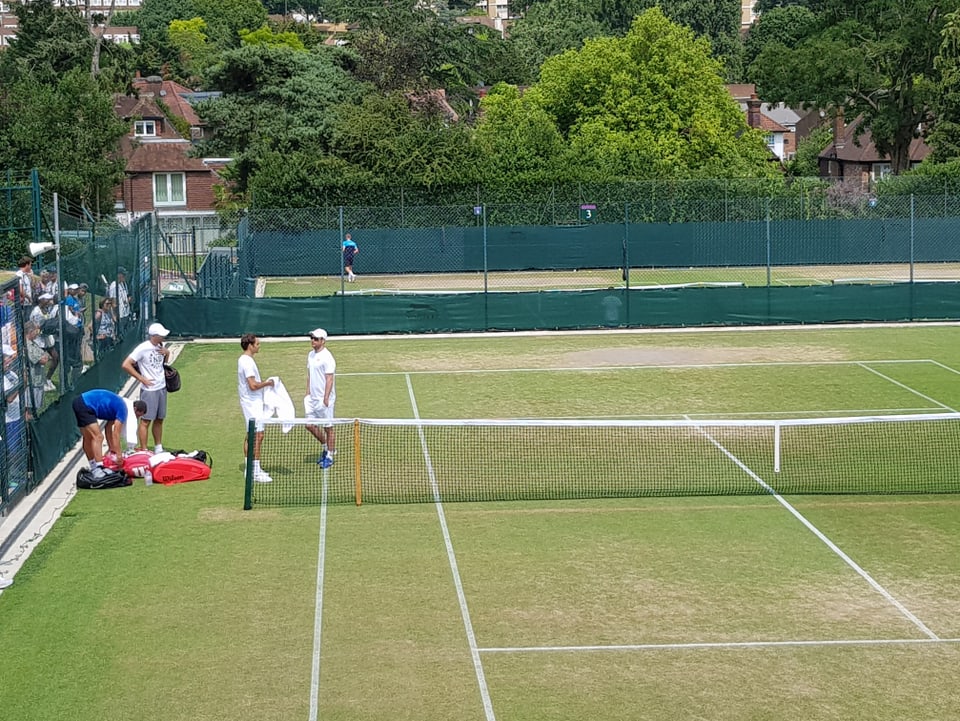 Roger Federer und Severin Lüthi. 