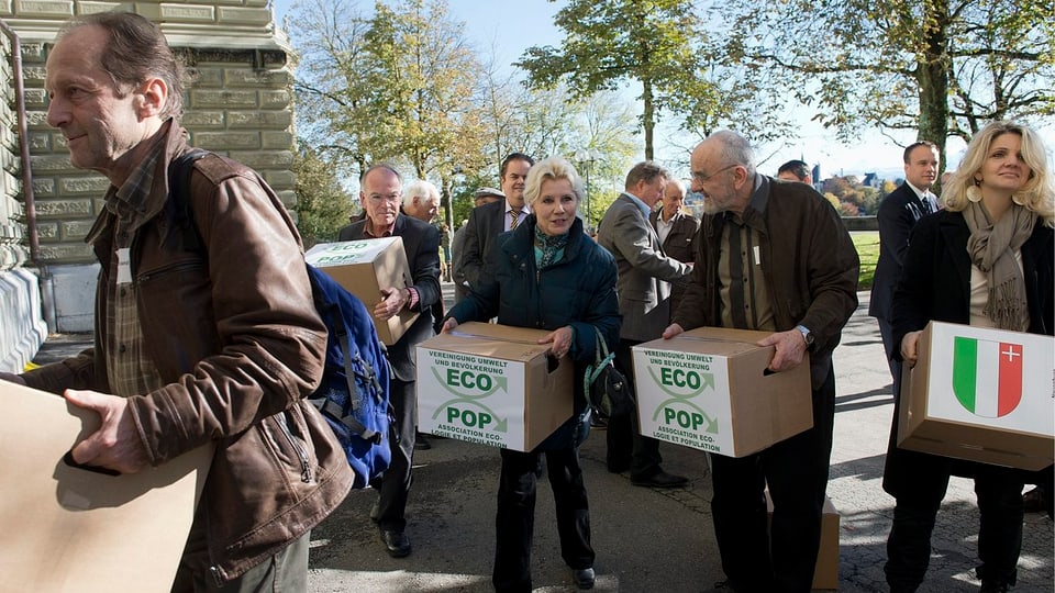 Einreichen der Unterschriften zur Ecopop-Initiative im November 2012.