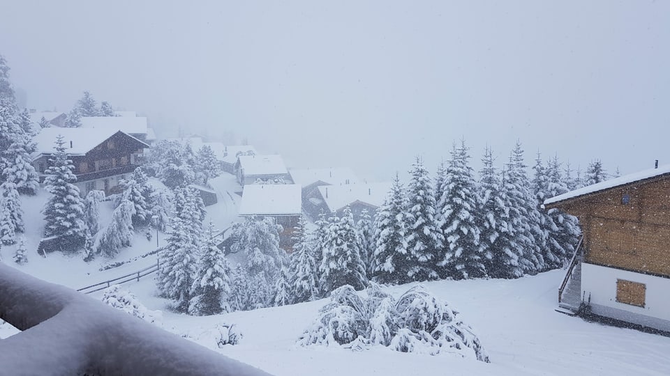 Wintereinbruch in Arosa, der Ferienort liegt in schönem Schnee