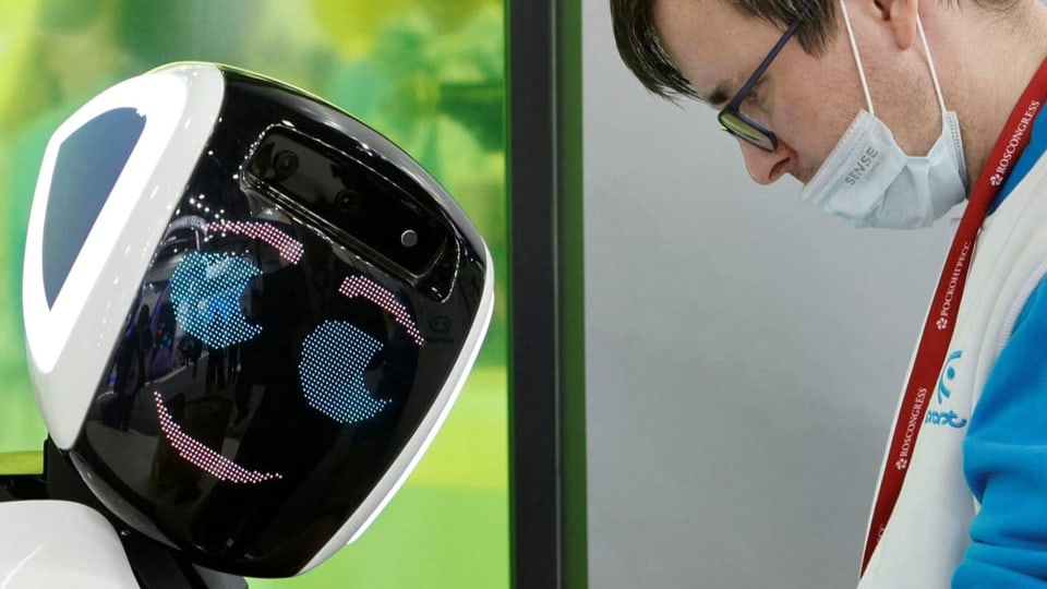 A robot at the Russian business fair