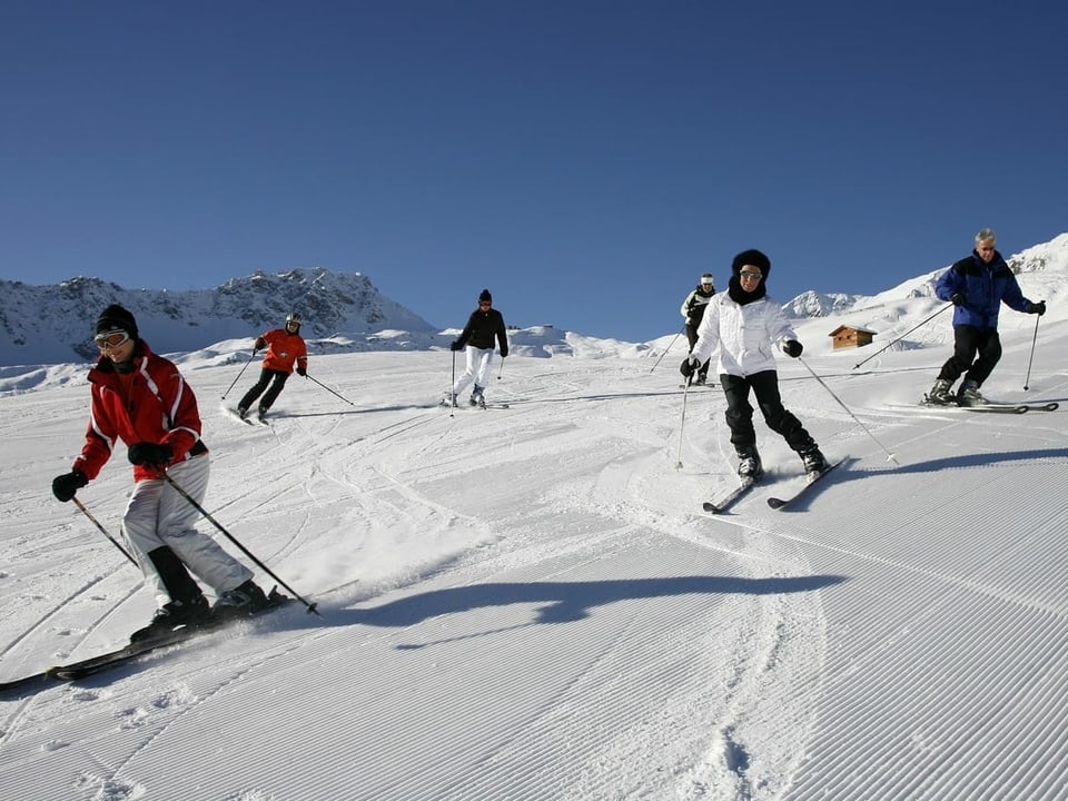 Skifahrer auf Skipiste.