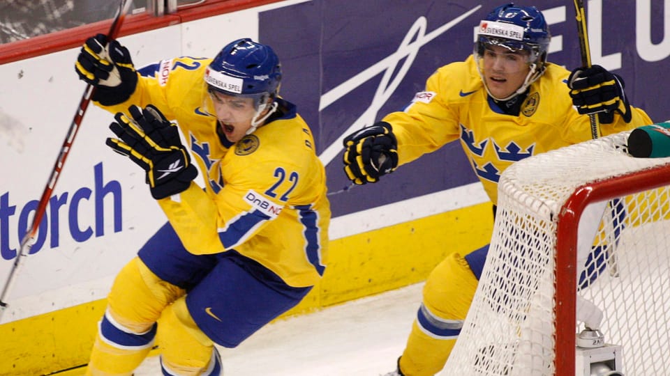 Mikael Johansson (links) trifft für Schweden.