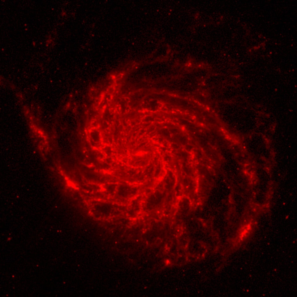 Roteingefärbtes Bild der Röntgenaufnahme des Spitzerteleskops