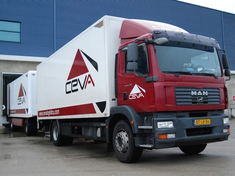 Ein Lastwagen der CEVA.
