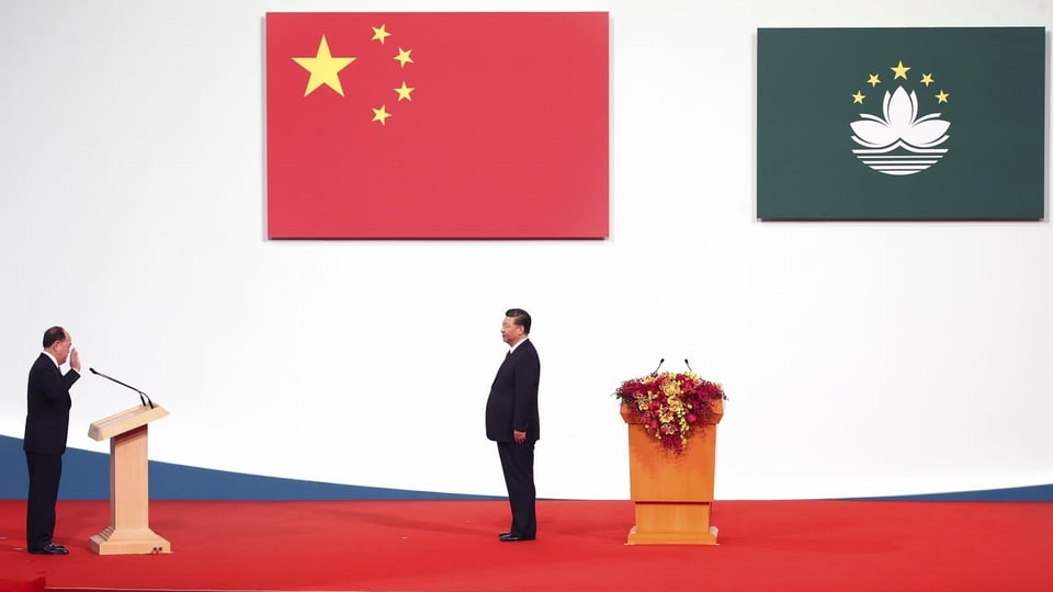 Peking-treuer Regierungschef legt vor Xi Jinping seinen Amtseid ab