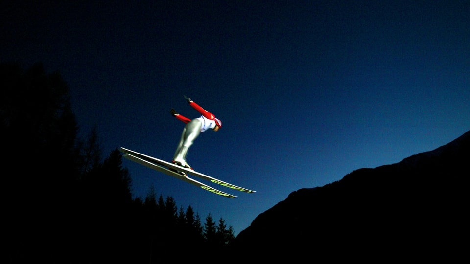 Vorhandenes Tageslicht ist im Skispringen nicht zwingend - das bewies Val di Fiemme schon bei der WM 2003.