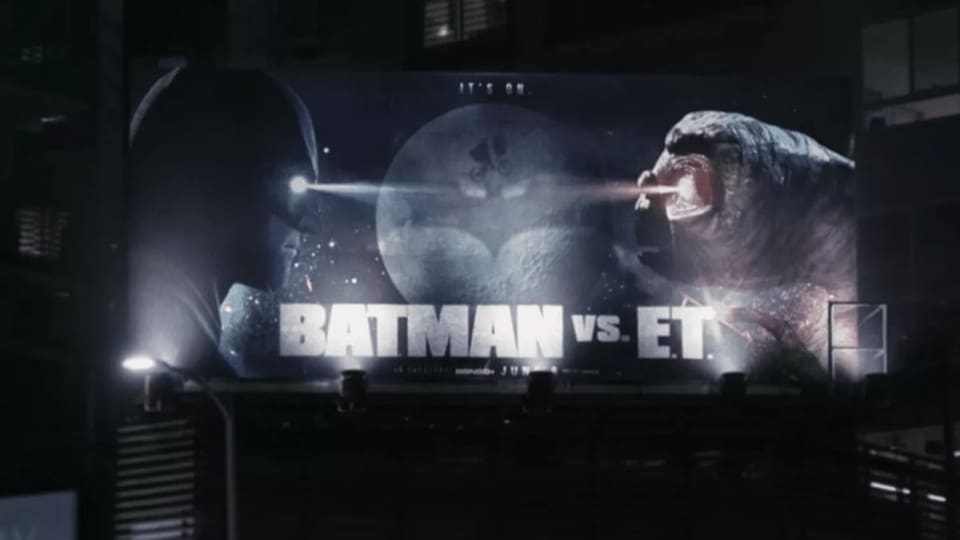 Ein Kinoplakat mit Batman und E.T. 