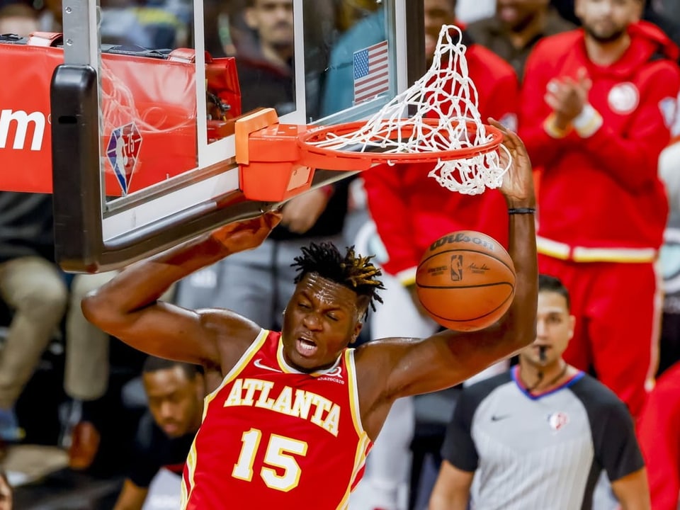 Weiter im Hoch Clint Capela.