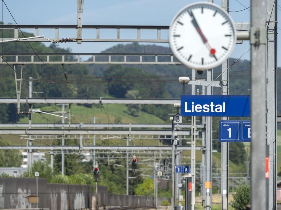 Ein Ortszeichen von Liestal im Bahnhof in Liestal.