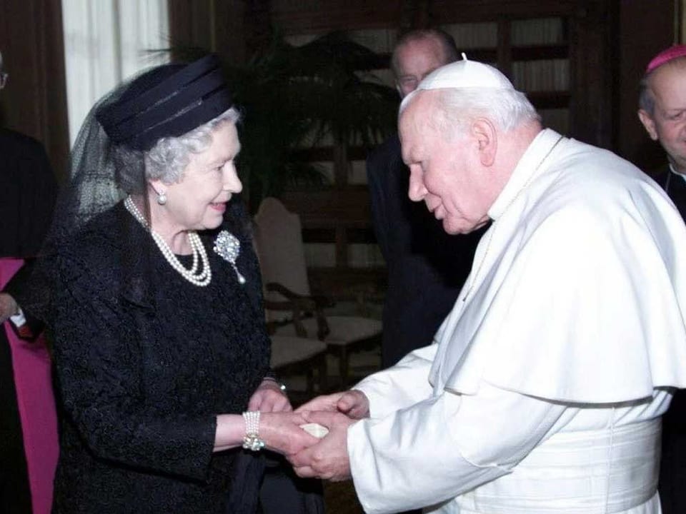 Königin und Papst Johannes Paul II.