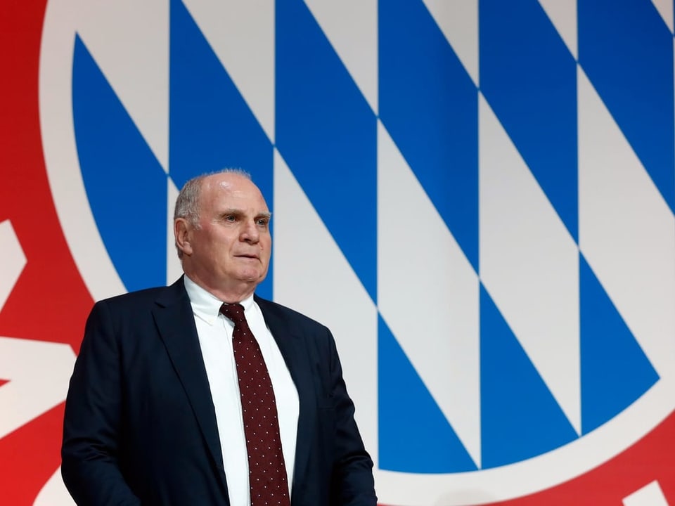 Im November 2016 wird Hoeness von den Mitgliedern des FC Bayern erneut zum Präsidenten gewählt. 