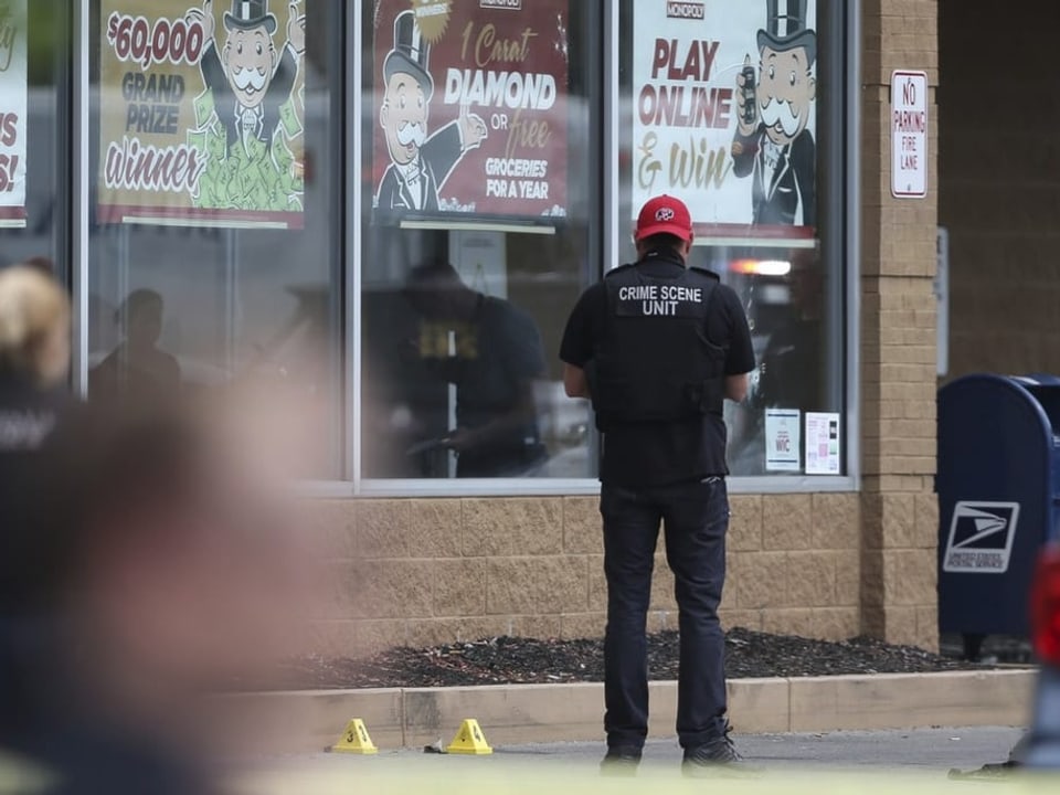 The guard in front of the store where the crime allegedly took place.