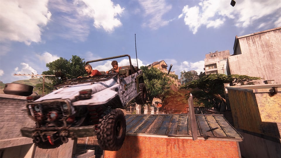 Wilde Verfolgungsjagd, Jeep springt über Dächer.