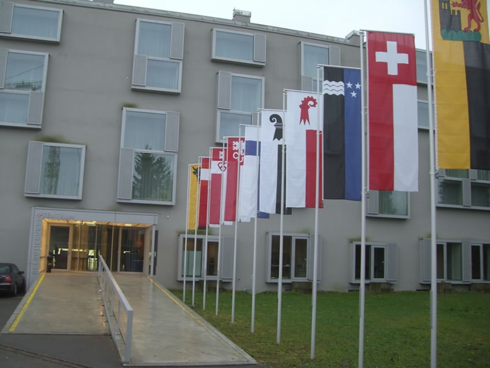 Blick auf modernes Rekrutierungszentrum in Windisch.