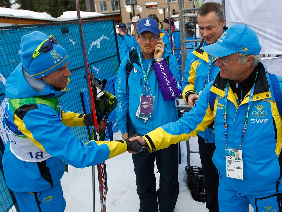 Carl Gustaf mit dem schwedischen Langlauf-Team