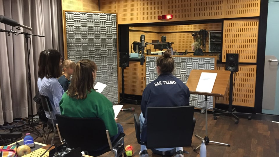 Kinder im Tonstudio für die SRF Kids Hörspiele