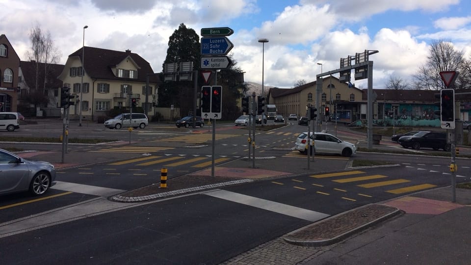 Stark befahrene Kreuzung in Aarau