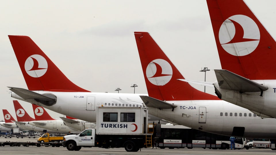Flugzeug der Turkish Airlines am Flughafen von Istanbul