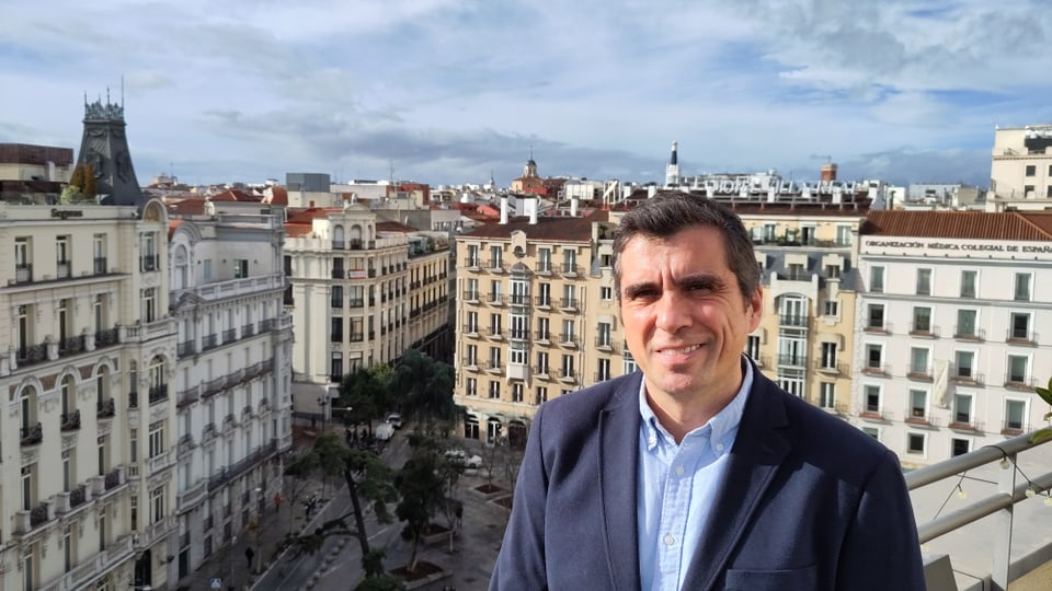 Francisco Iñareta von der Immoblilienplattform Idealista –  auf der Dachterrasse des Madrider Hauptsitzes.