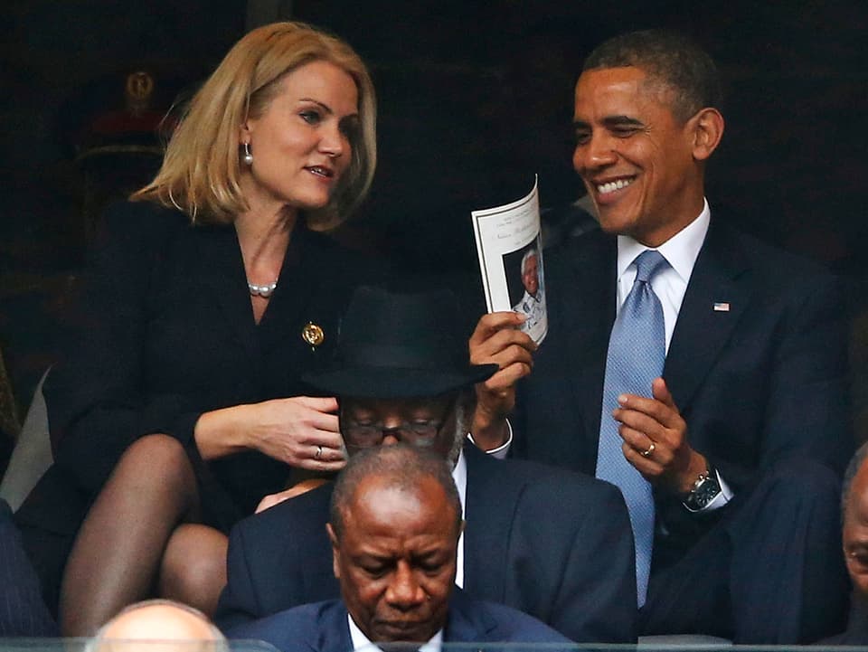 Helle Thorning-Schmidt und Barack Obama an der Trauerfeier von Nelson Mandela. 