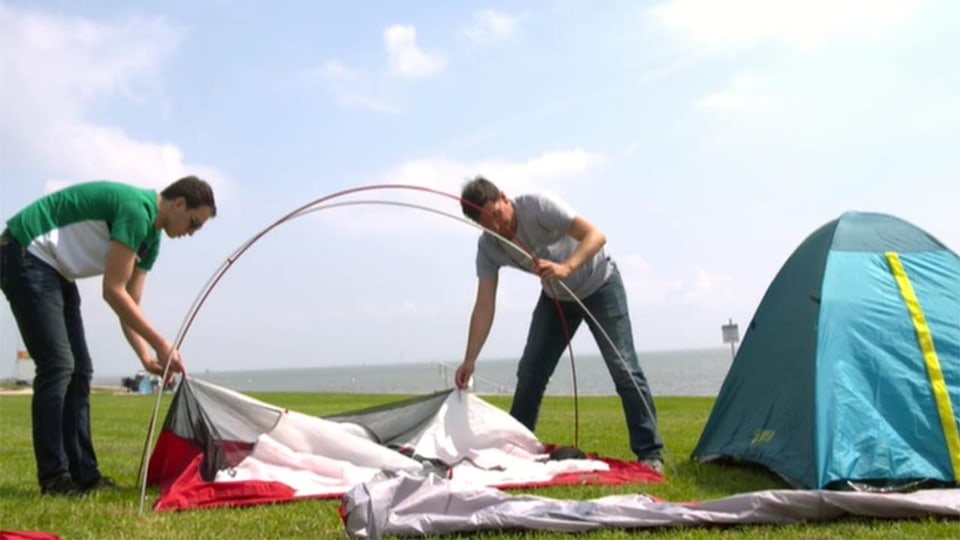 Camping-Zelte - Zweierzelte im Test: Undicht und kein Platz frs Gepck -  Kassensturz Espresso - SRF