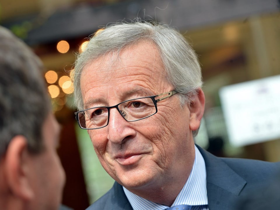 Claude Juncker spricht mit Journalisten