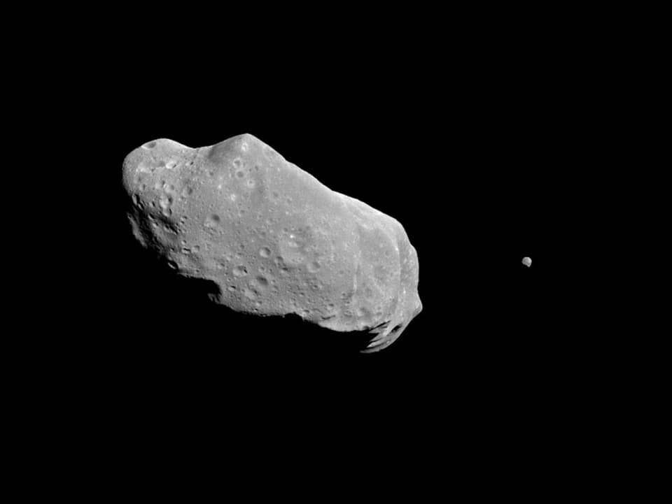 Bild eines Asteroiden im Weltall. 