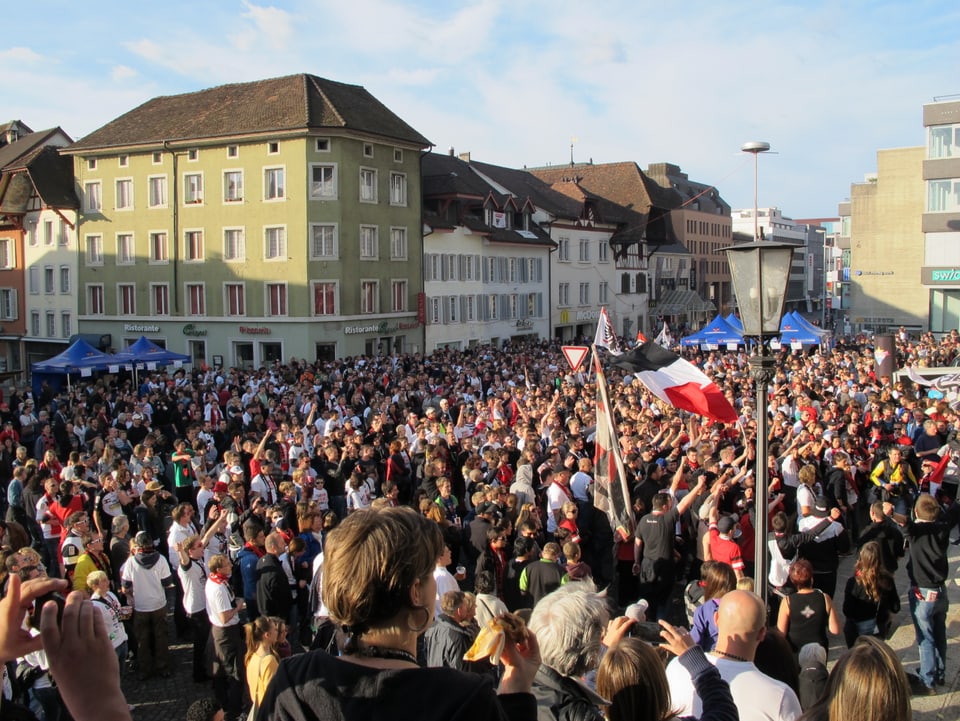 Tausende Fans auf dem Aargauer Platz