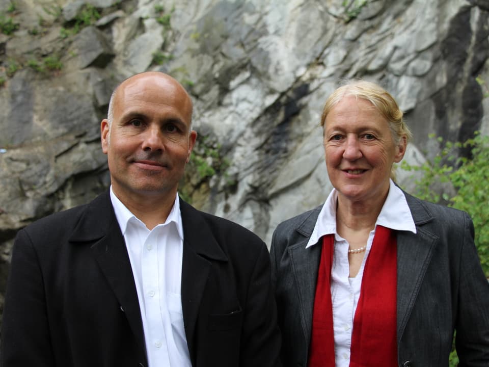 Andreas Burri, der Direktor des Gletschergartens und Madlena Cavelti Hammer, die Präsidentin des Stiftungsrates.