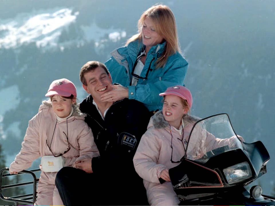 Familie in Skianzug